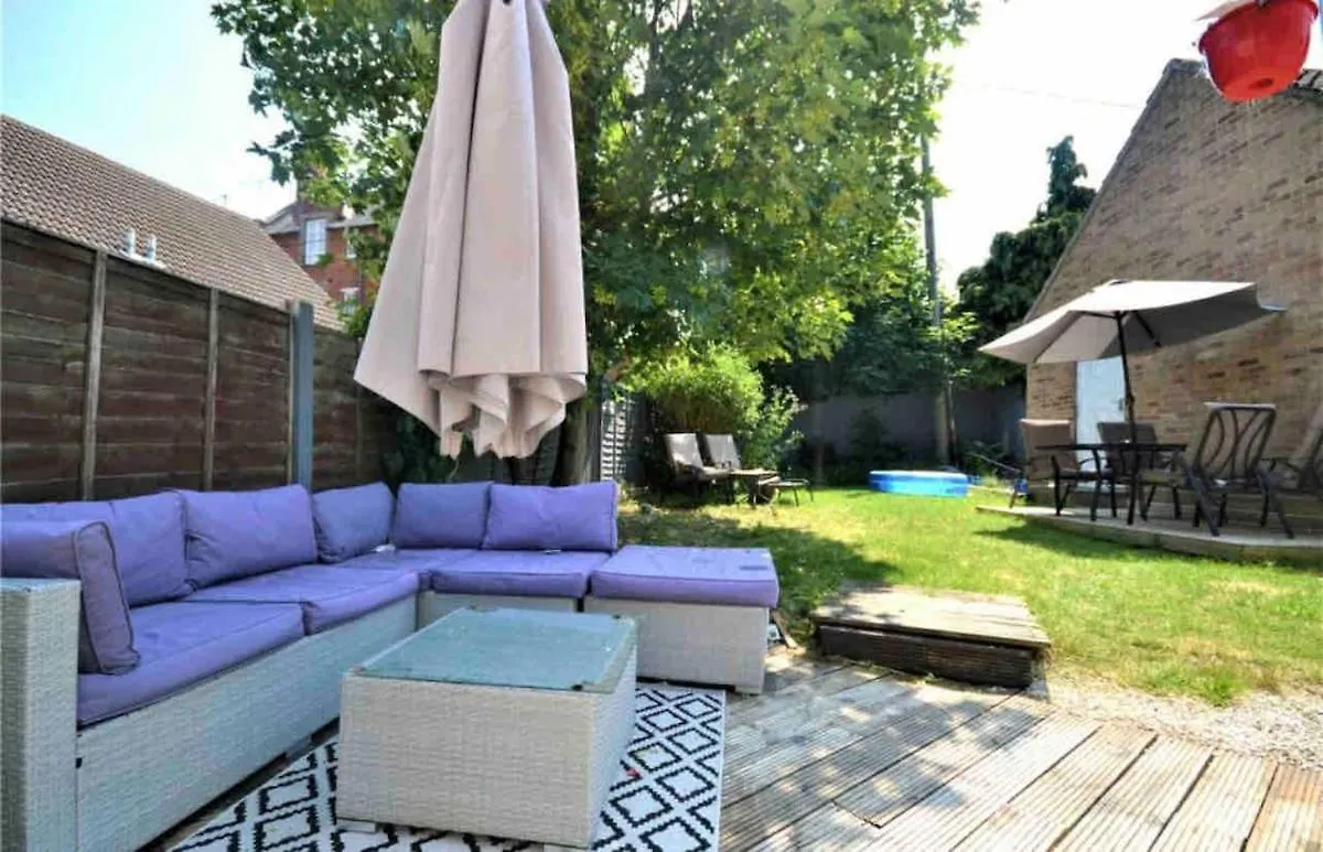 Family Home In Great Dunmow For Up To 5 Guests Holiday home