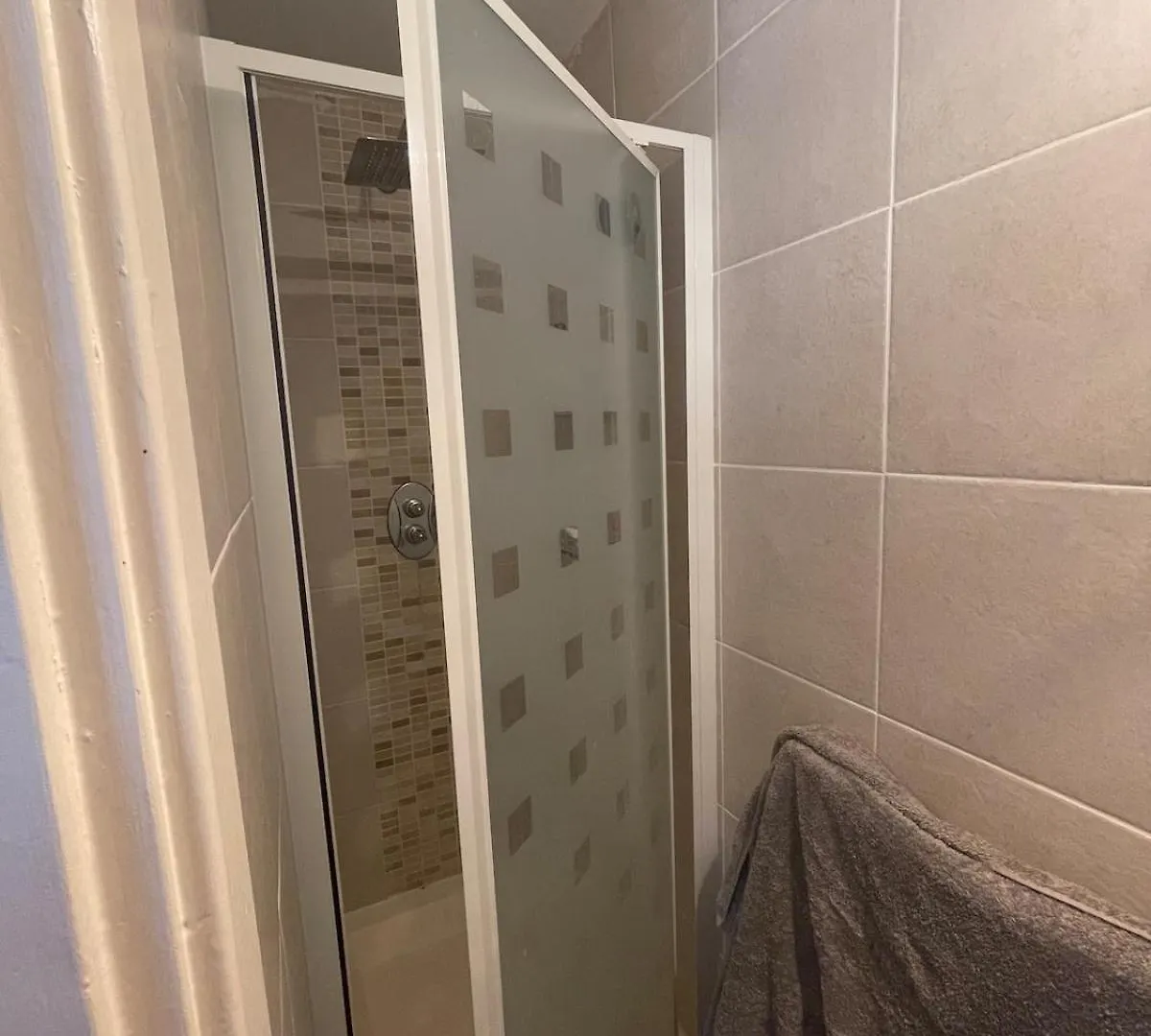 Family Home In Great Dunmow For Up To 5 Guests